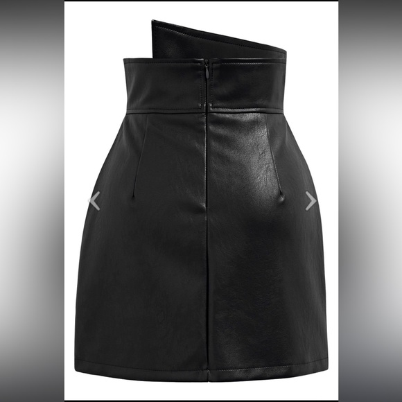 FAUX LEATHER ASYMMETRIC BUTTONED FLAP MINI SKORT IN BLACK - Picture 9 of 10